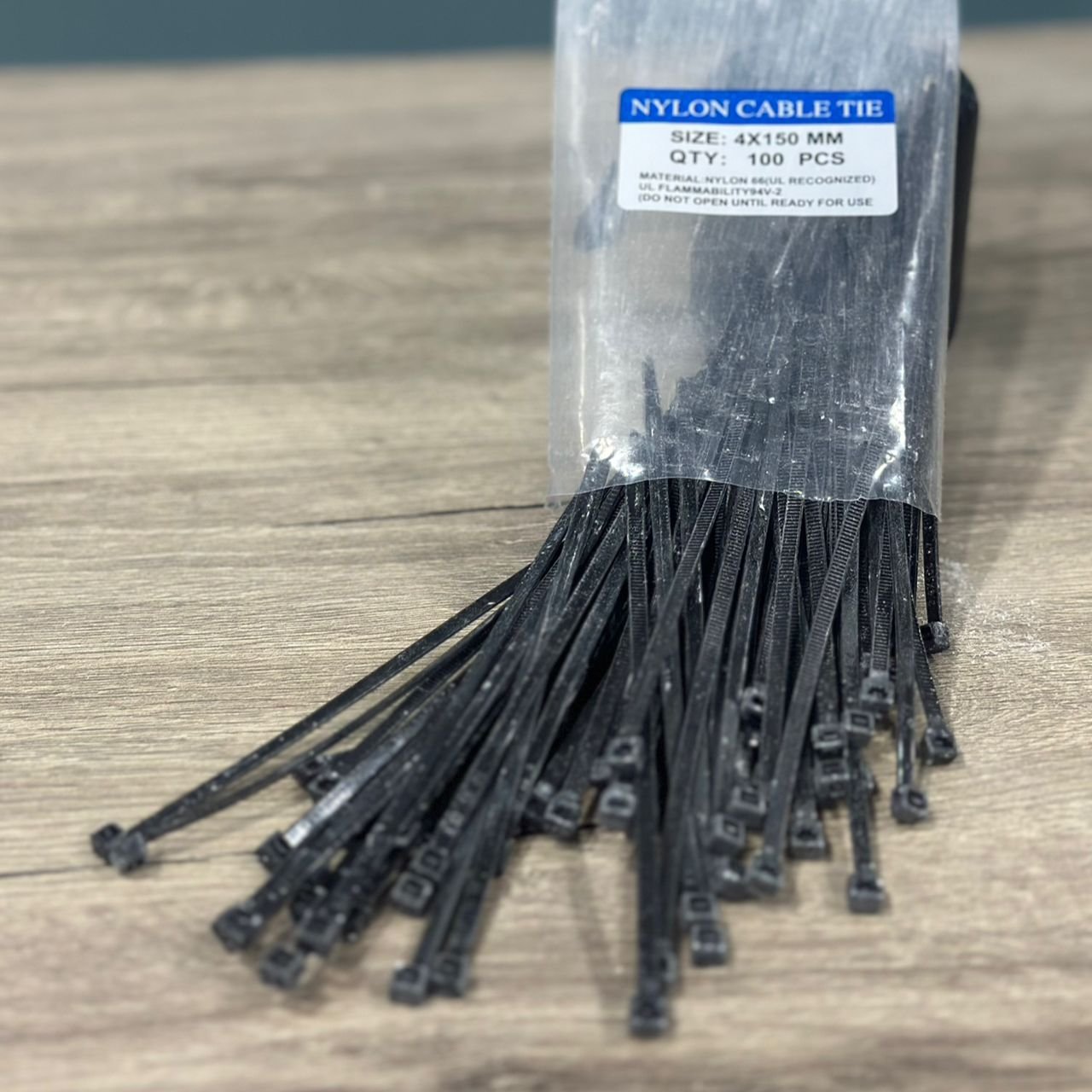 ATTACHE EN PLASTIQUE CABLE TIE LOCAL SIZE 4mm X 150mm NOIR 1PCS